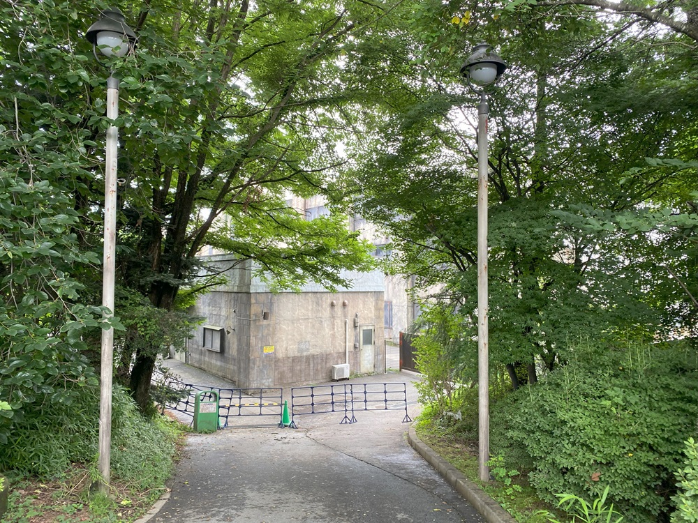 楽しく賑やかな遊園地の雰囲気が一変