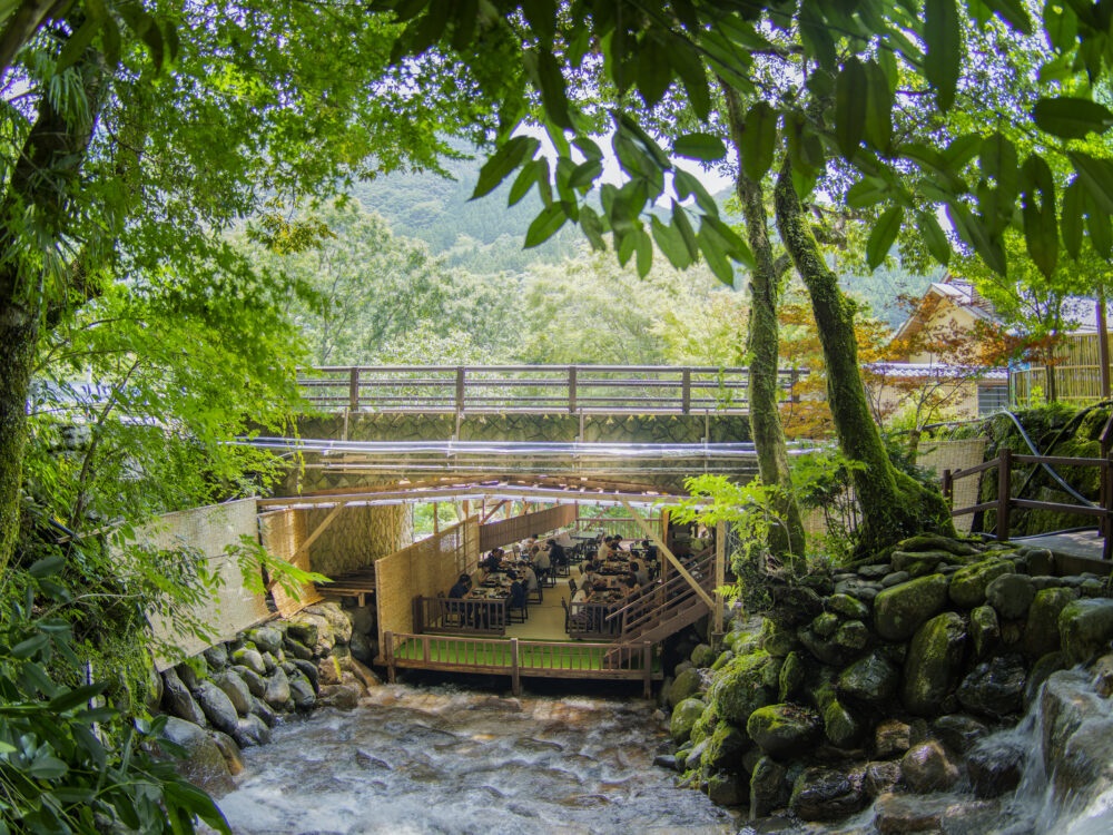 にしらめ川床