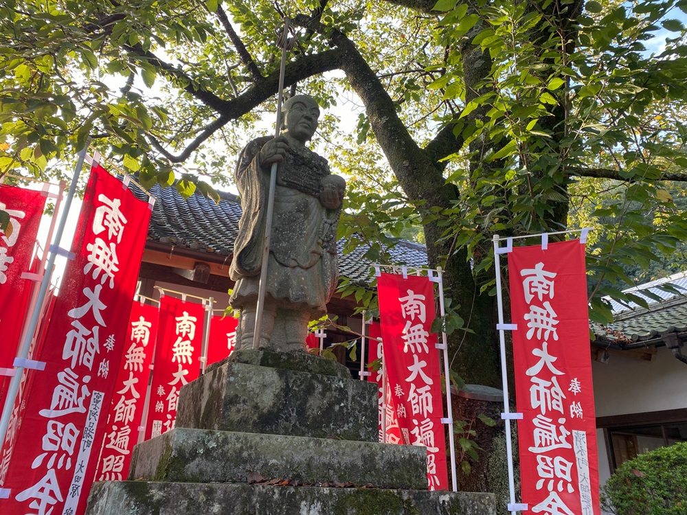 境内にある空海像